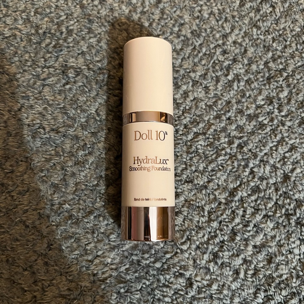 Doll 10 HydraLux Smoothing Foundation